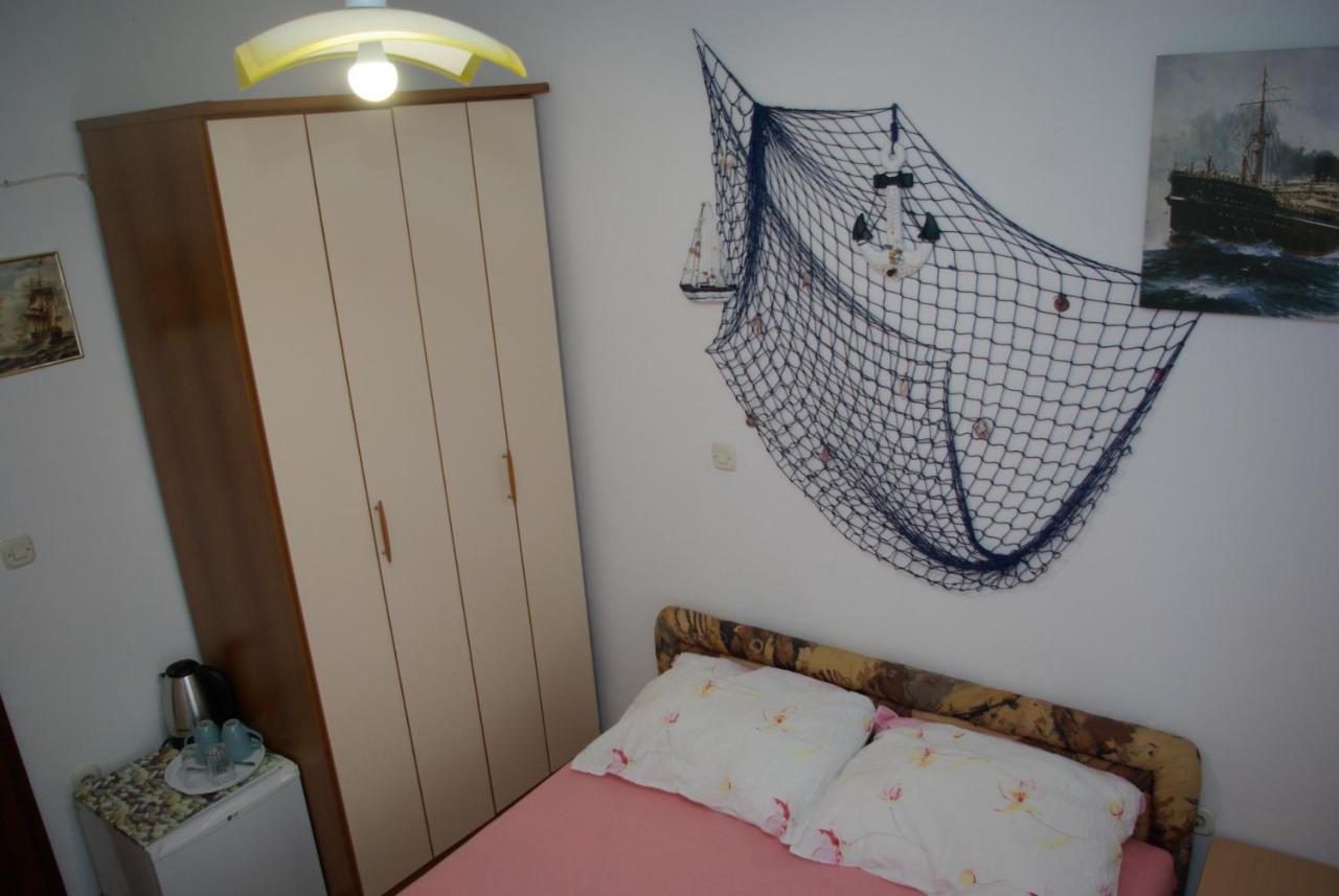 Rooms Tia Baška Voda エクステリア 写真