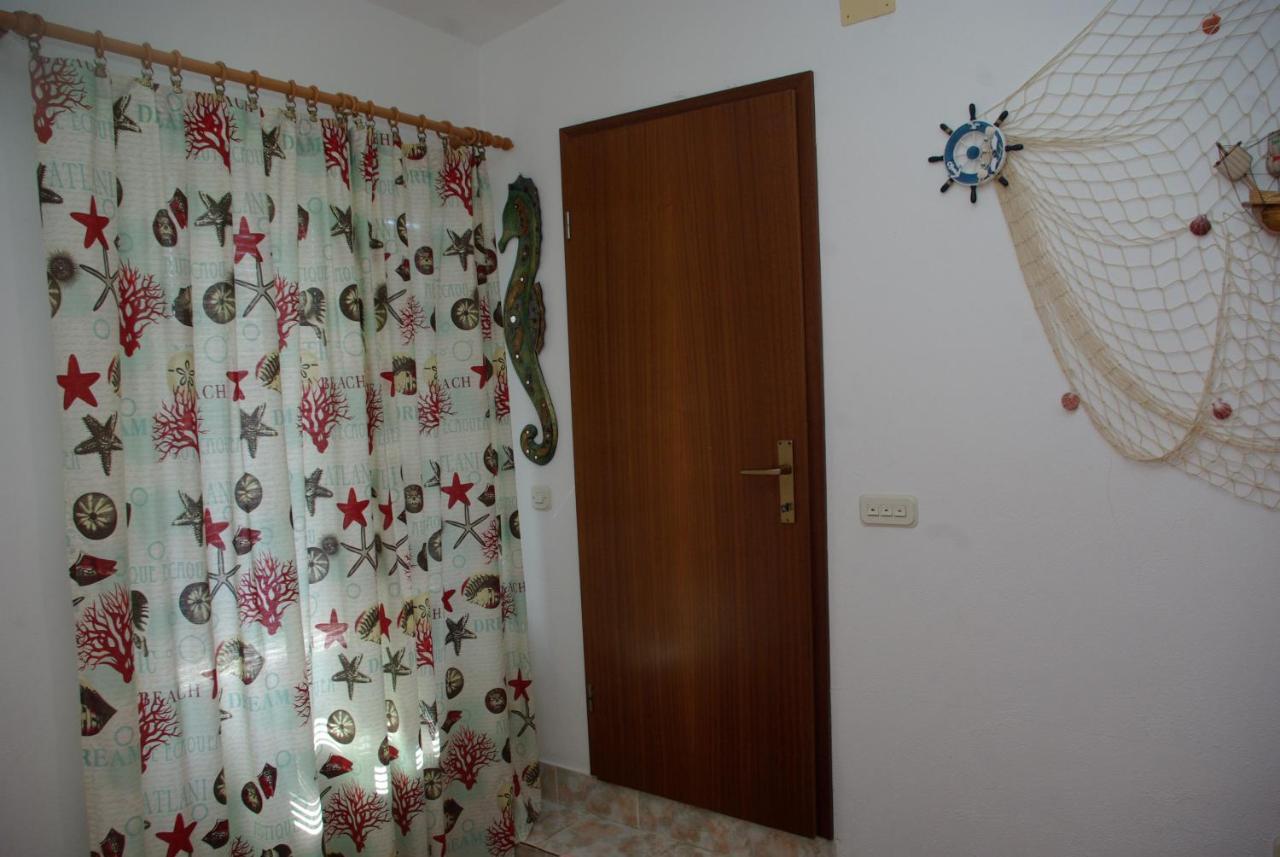 Rooms Tia Baška Voda エクステリア 写真
