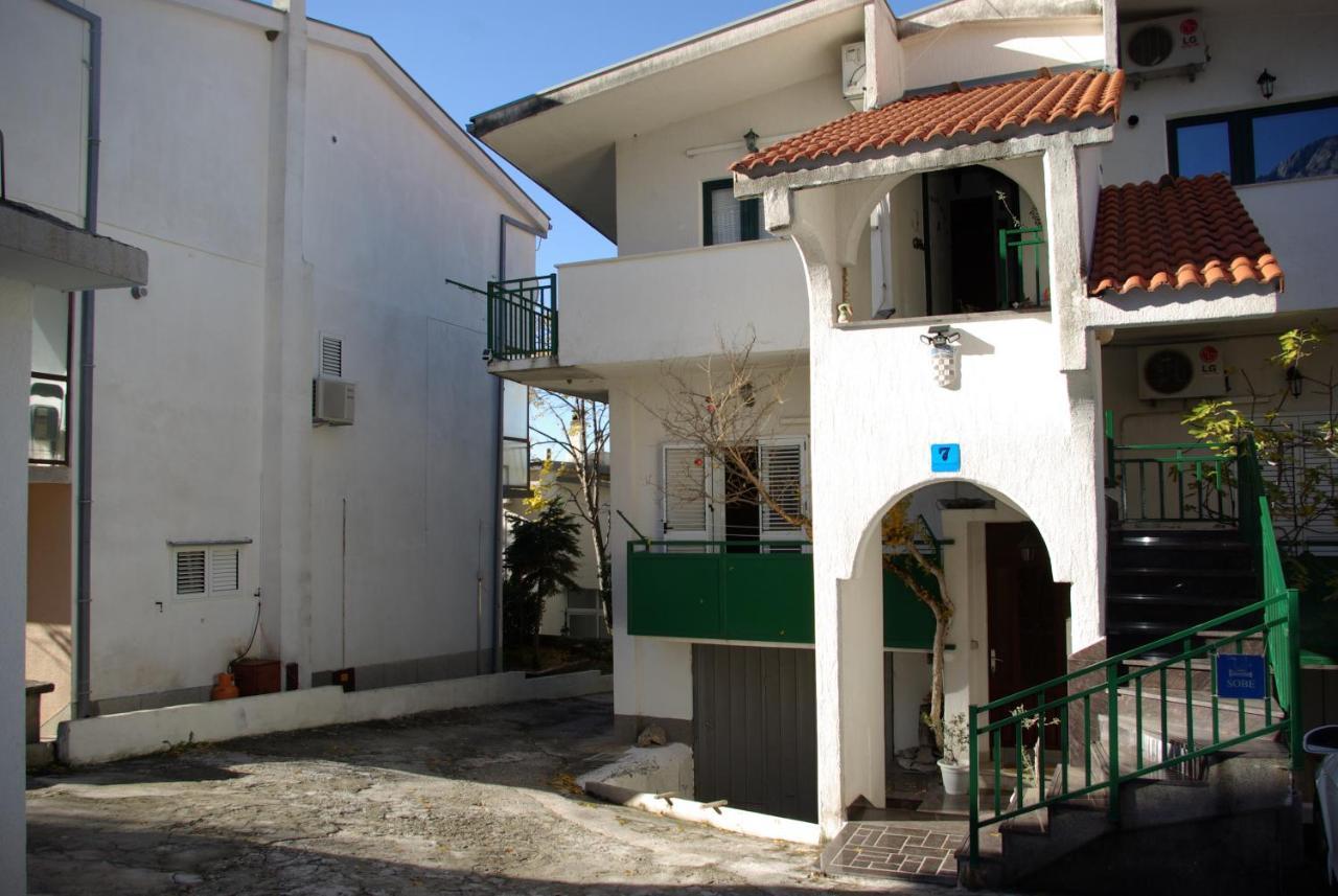 Rooms Tia Baška Voda エクステリア 写真