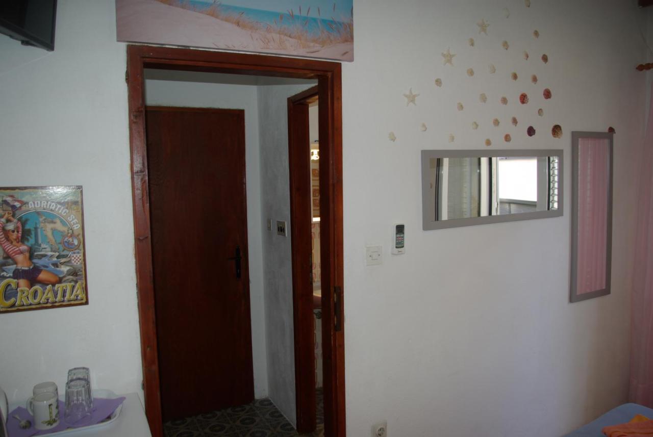 Rooms Tia Baška Voda エクステリア 写真
