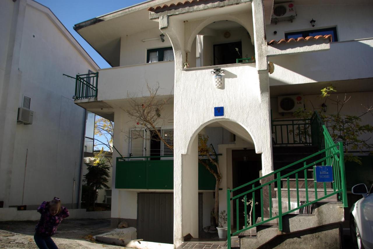 Rooms Tia Baška Voda エクステリア 写真