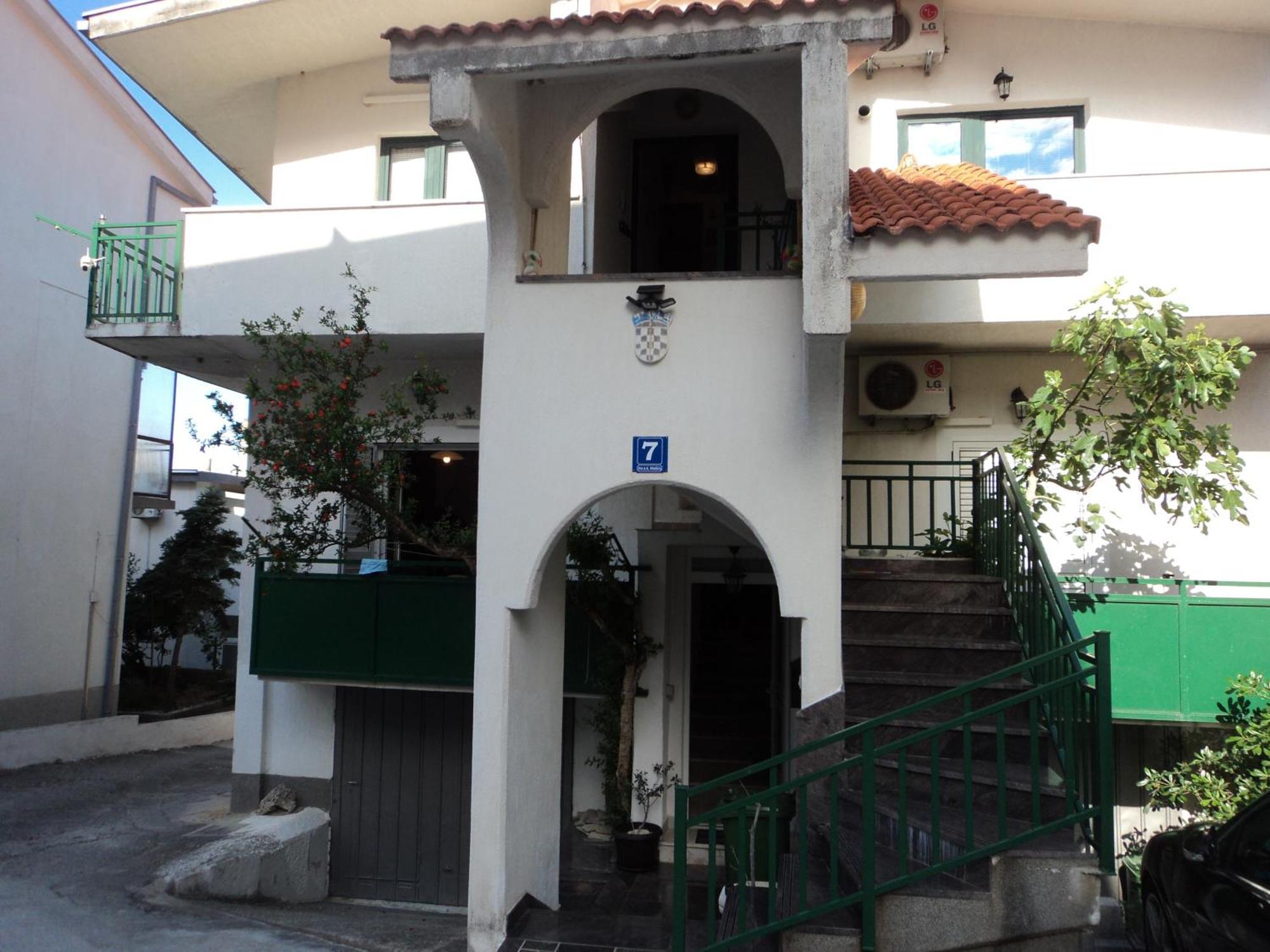 Rooms Tia Baška Voda エクステリア 写真