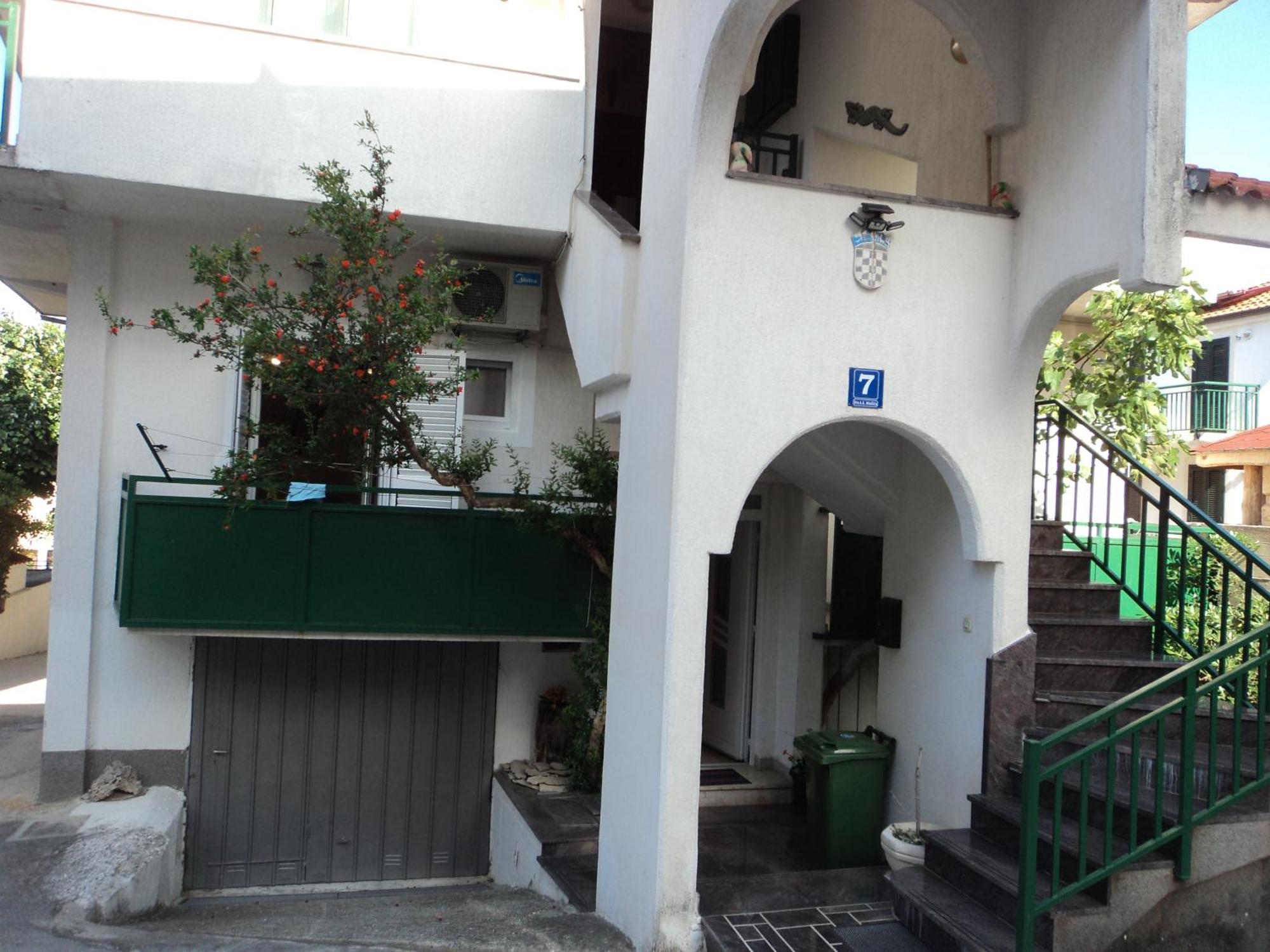 Rooms Tia Baška Voda エクステリア 写真