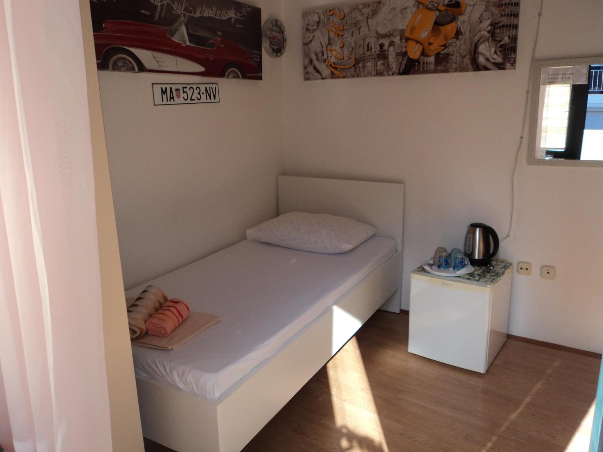 Rooms Tia Baška Voda エクステリア 写真